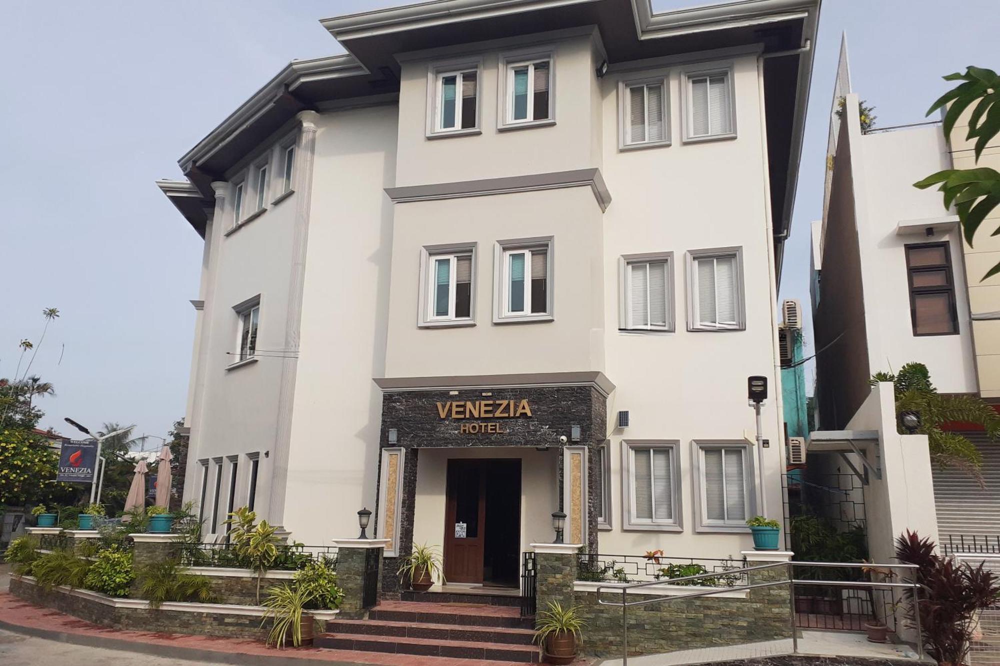 Venezia Suites Hotel Iloilo Exterior photo