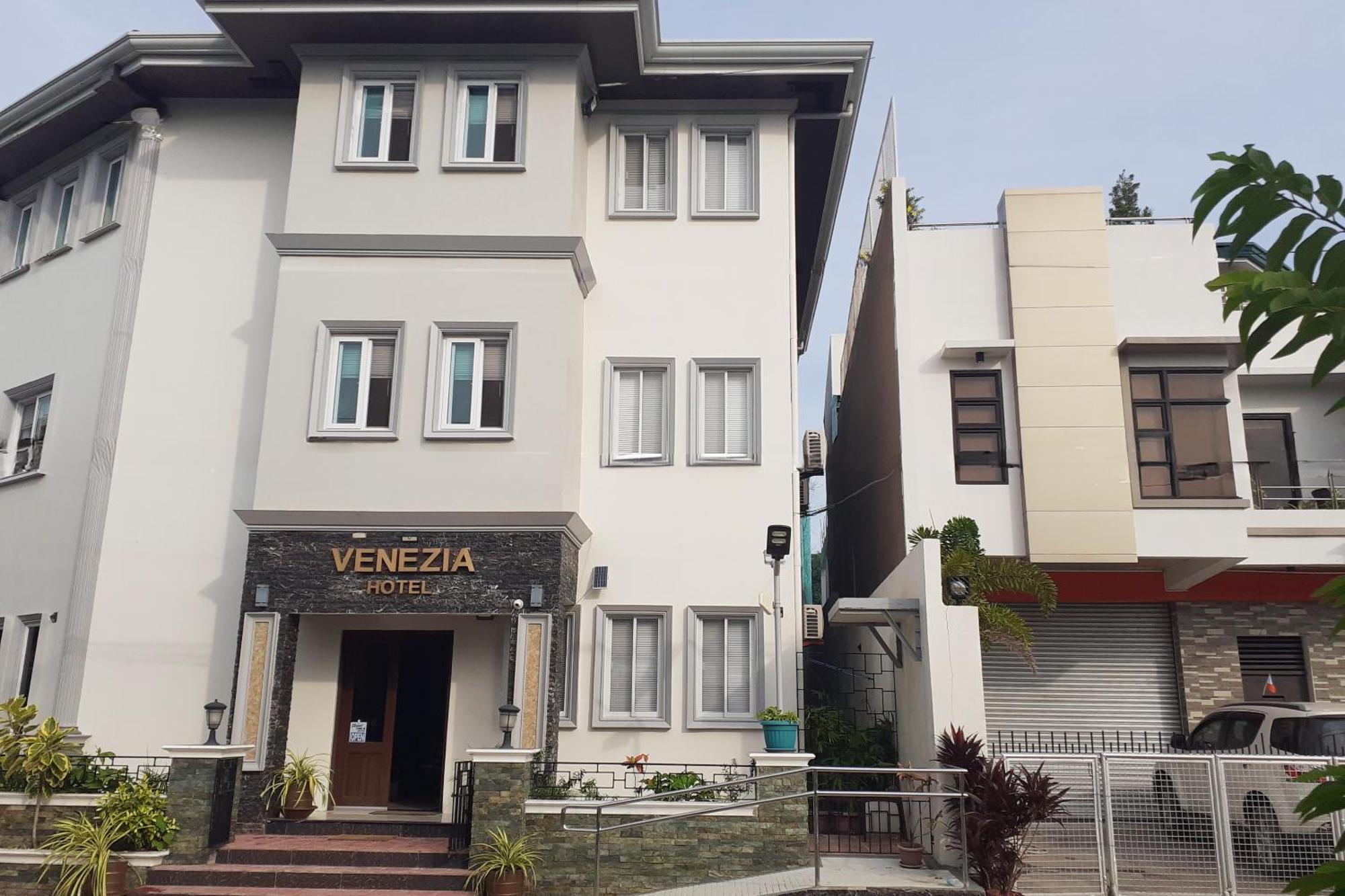 Venezia Suites Hotel Iloilo Exterior photo