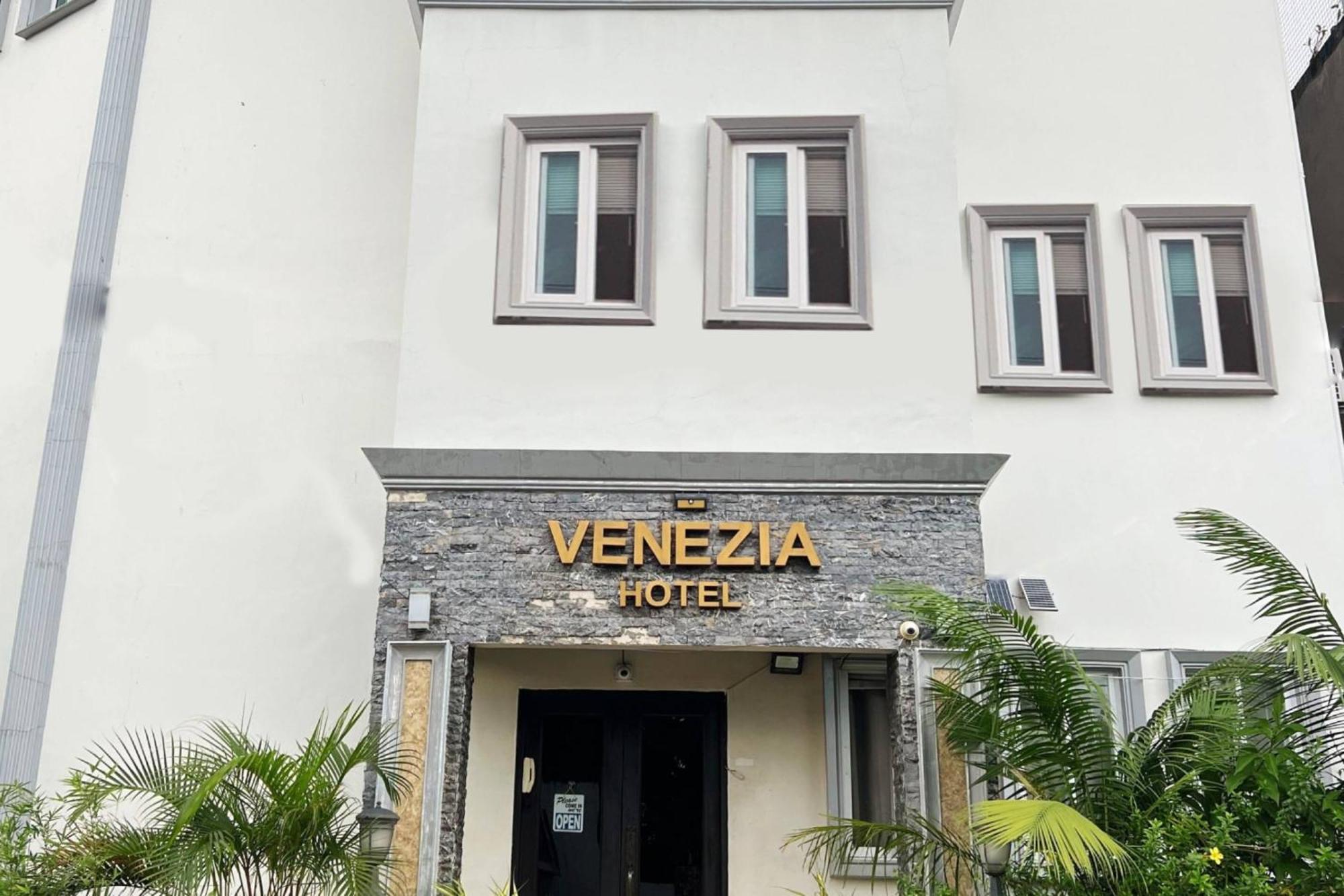 Venezia Suites Hotel Iloilo Exterior photo