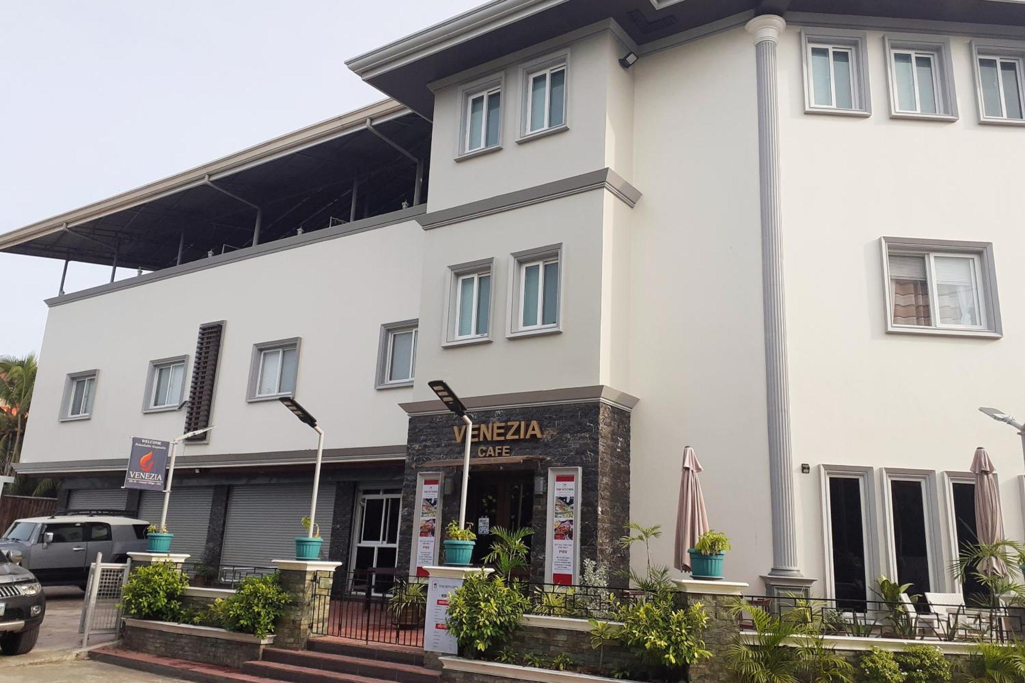Venezia Suites Hotel Iloilo Exterior photo